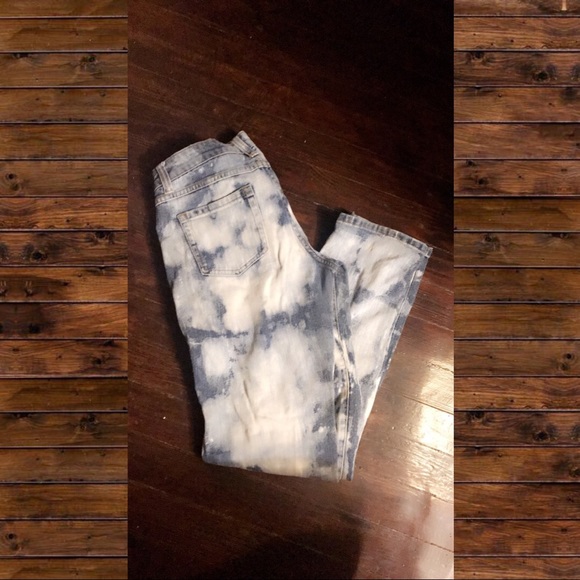 Destroyed jeans - Picture 2 of 3